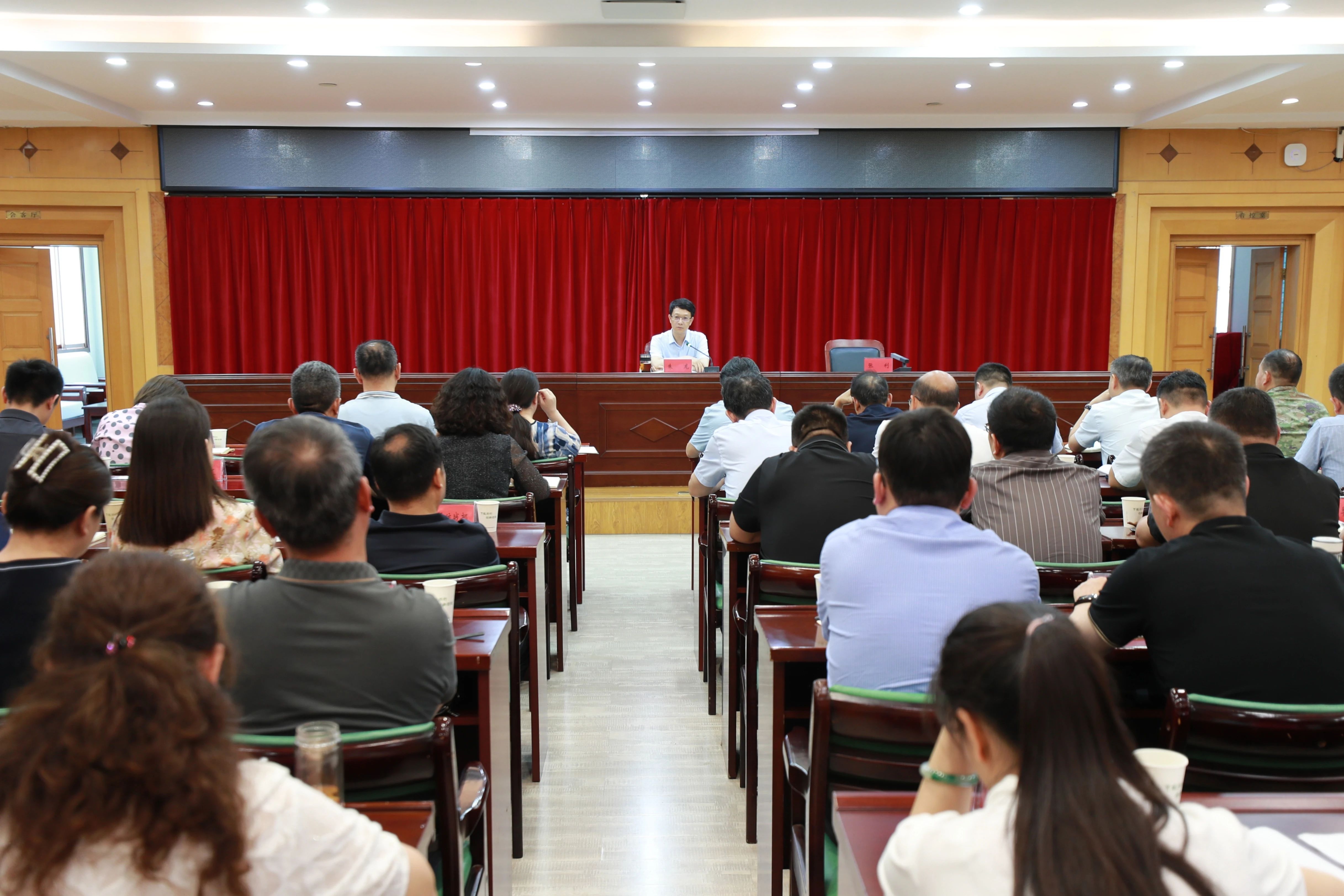 相山区委举行深入贯彻中央八项规定精神学习教育专题党...